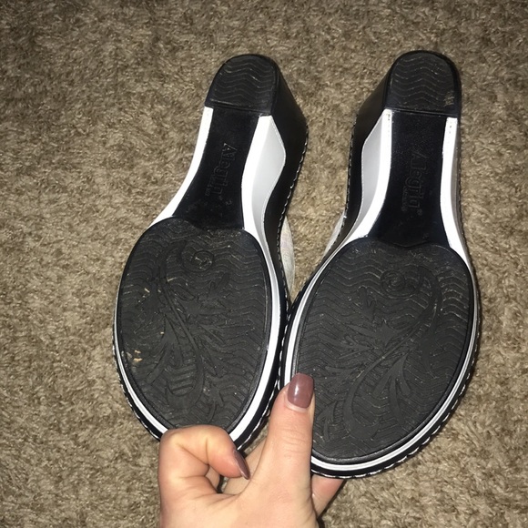 Algeria White Sandles - Picture 5 of 6